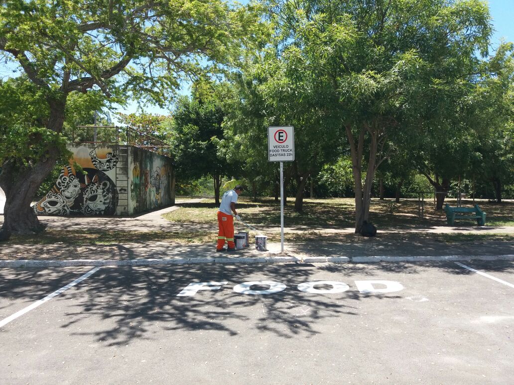 SMTT sinaliza vagas para food trucks na cidade - SMTT Aracaju